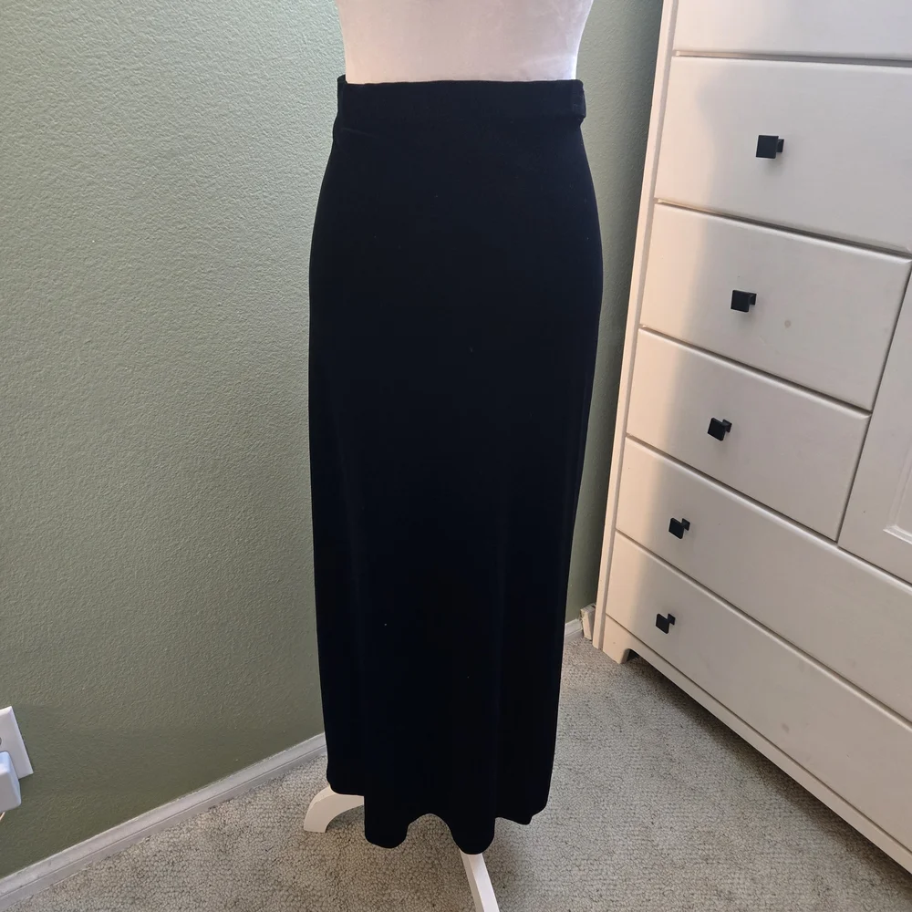 ๐ 2/$12 or 3/$17 Merona Classic Black Stretch Velvet Long Skirt - Picture 2 of 10